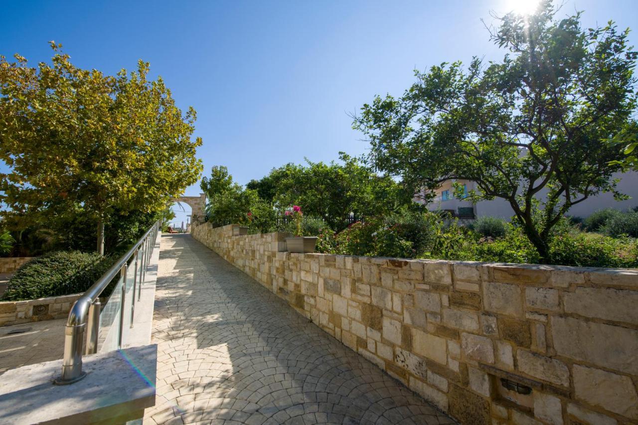 Isida Hotel Agia Marina Экстерьер фото