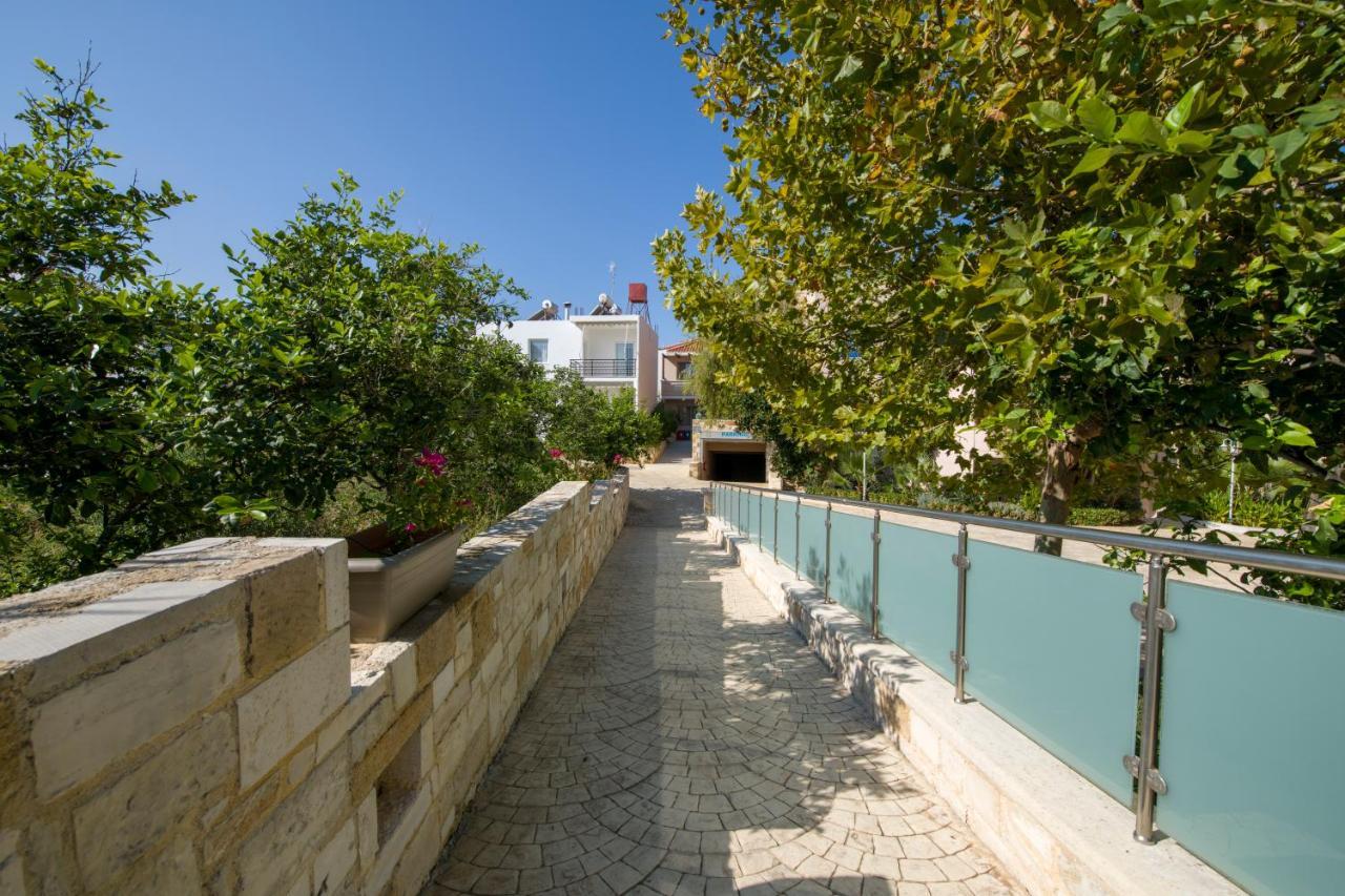 Isida Hotel Agia Marina Экстерьер фото