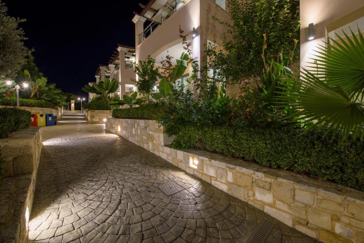 Isida Hotel Agia Marina Экстерьер фото