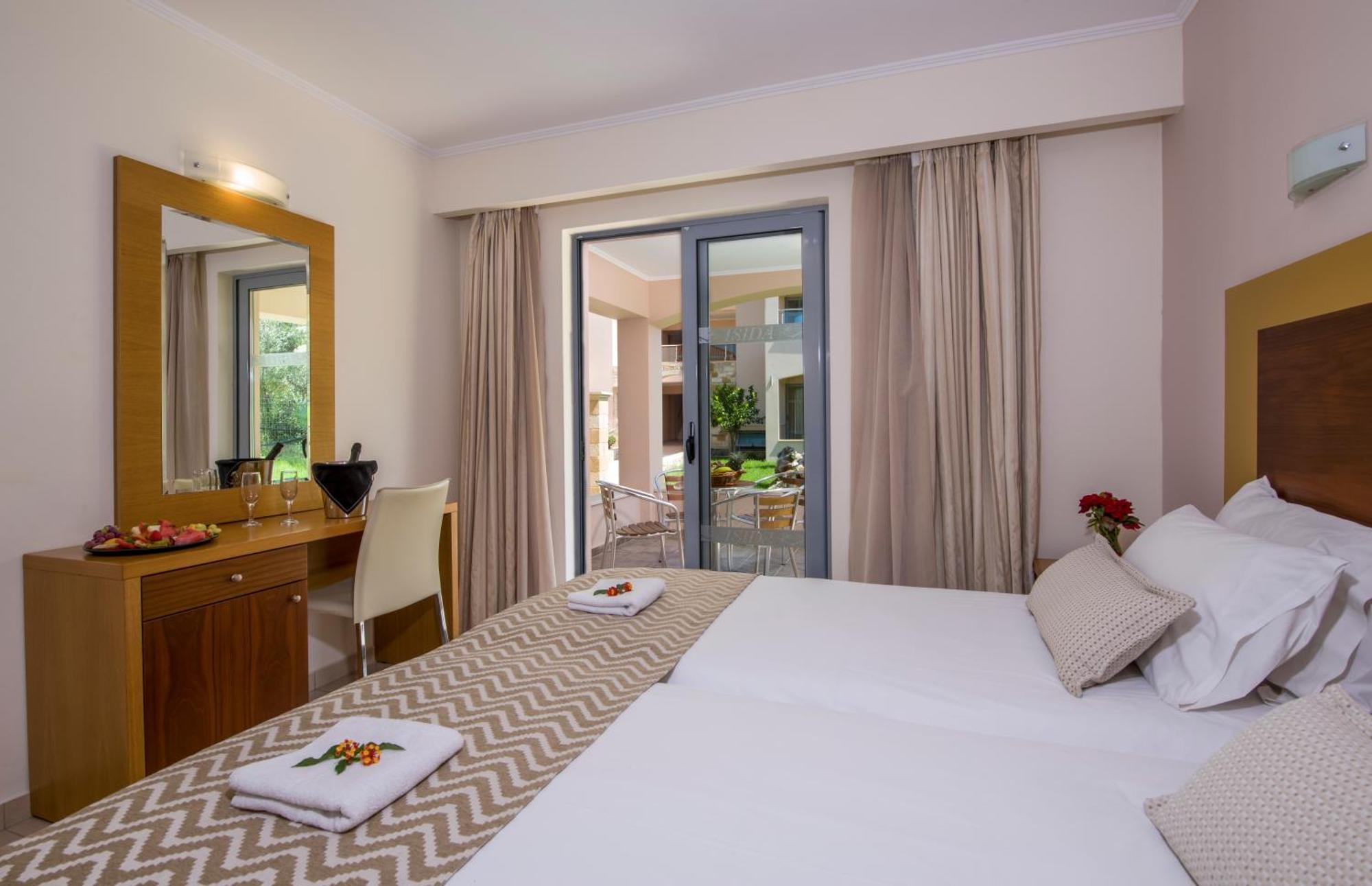 Isida Hotel Agia Marina Номер фото